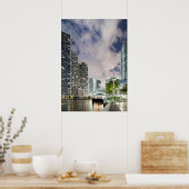 Illuminierte Türme am Wasser des Miami River Poster (Küche)