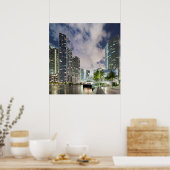 Illuminierte Türme am Wasser des Miami River Poster (Küche)