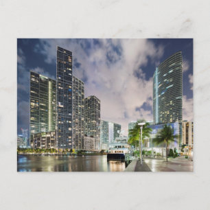 Illuminierte Türme am Wasser des Miami River Postkarte