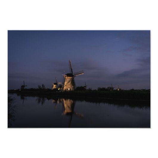Illuminierte Windmühle im Blue Hour Foto (Vorne)