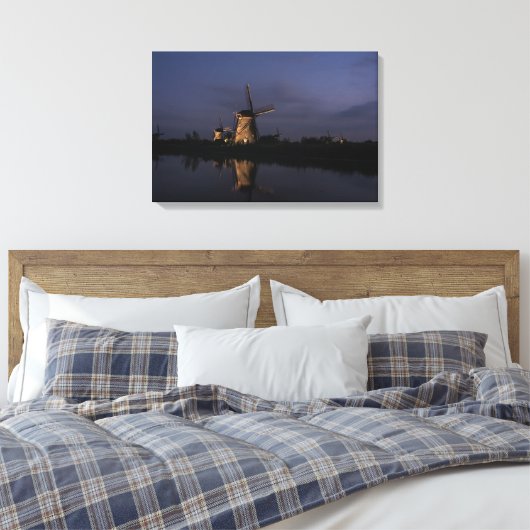 Illuminierte Windmühle in Blue Hour-Leinwand Leinwanddruck (Insitu (Schlafzimmer))