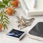 Illustration der Dragon XL-Raumsonde. Schlüsselanhänger (Seite)