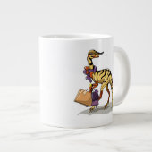 Illustration eines Iguanodon mit Einkaufstaschen. Jumbo-Tasse (Vorderseite Rechts)