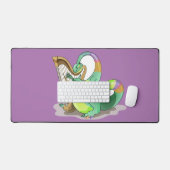 Illustration eines Plateosaurus, der die Harfe spi Schreibtischunterlage (Tastatur & Maus)