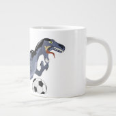 Illustration eines Raptor Dinosauriers, der Fußbal Jumbo-Tasse (Rechts)
