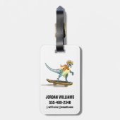 Illustration eines Raptor Skateboarding. Gepäckanhänger (Rückseite vertikal)