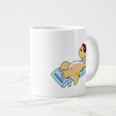 Illustration eines Sonnenbades Tyrannosaurus Rex. Jumbo-Tasse (Vorderseite Rechts)
