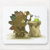 Illustration eines Stegosaurus, der ein Getränk tr Mousepad (Vorne)