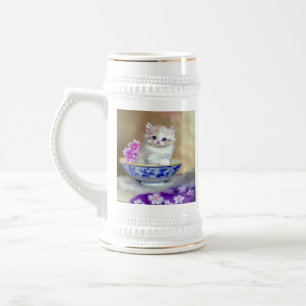 Illustration eines weißen Vintage-Kätzchens Bierglas