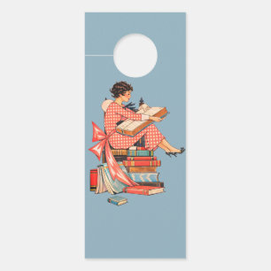 Illustration für Vintage-Buchliebhaber beim Lesen Türanhänger