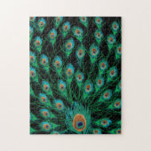 Illustration mit Pfau-Federn auf Schwarzem Puzzle (Vertikal)