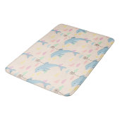 Illustration von Flying Delphin Deliverings Letter Badematte (Schrägansicht)