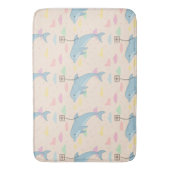 Illustration von Flying Delphin Deliverings Letter Badematte (Vorderseite Vertikal)