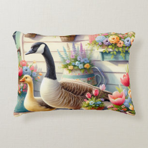 Illustration von Gänsen im Cottage-Garten im Frühl Dekokissen