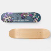 Illustration zur Vintagen dunkelblauen Alice im Wu Skateboard (Horizontal)
