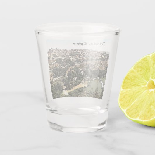 Illustrierte Landschaft Kunst Toledo, Spanien Schnapsglas (Rückseite)
