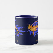 Illustrierter Seeadragon aus Gold und Blauer Leine Tasse (Zentrum)