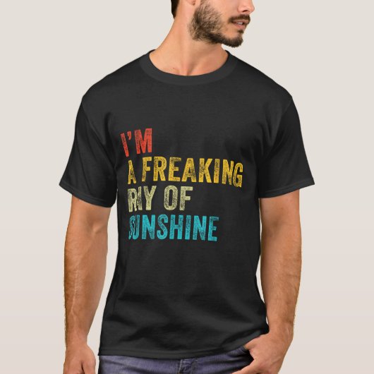 I'm A Freaking Ray Of Sunshine Funny Sarcastic Vin T-Shirt (Vorderseite)