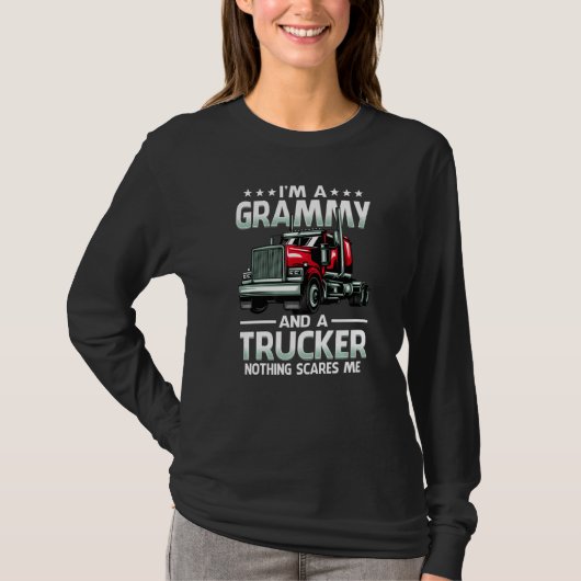 I'm A Grammy And Trucker Nothing Scares Me Mother' T-Shirt (Vorderseite)