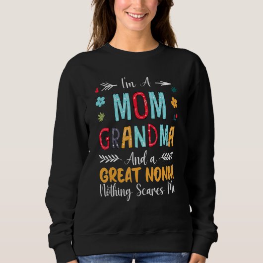 I'm A Mom Grandma And A Great Nonni Nothing Scares Sweatshirt (Vorderseite)