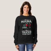 I'm A Nana And Trucker Nothing Scares Me Mother's Sweatshirt (Vorne ganz)