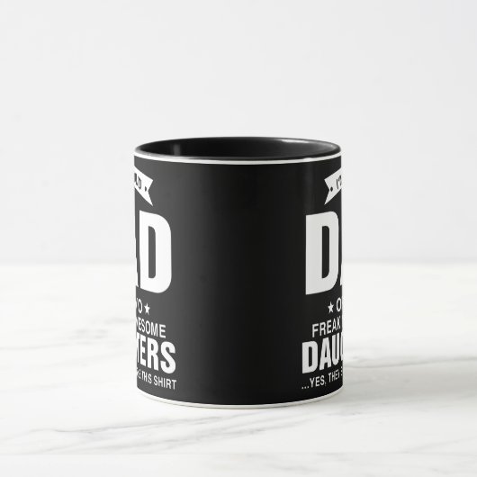 I'm A Proud Dad Of Two Freaking Awesome Daughters Tasse (Zentrum)