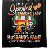 I'm A Spoiled Camping Lady Camper Pajamas Duschvorhang (Vorderseite)