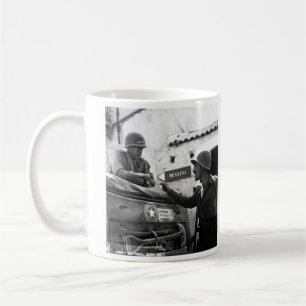 Im Allgemeinen George S. Patton und Oberst Lyle Kaffeetasse