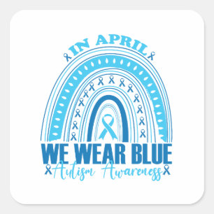 Im April tragen wir Blau Rainbow Autism Awareness Quadratischer Aufkleber