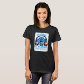Im April tragen wir Blue Three Gnomes Rainbow Auti T-Shirt (Vorne ganz)