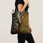 Im Auge einer Tiger-Monogramm Tasche (Von Nahem)