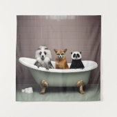 Im Badezimmer sitzen lustige Tiere in der Badewann Wandteppich (Vorderseite)