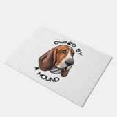 Im Besitz eines Basset Hound Fußmatte (Schrägansicht)