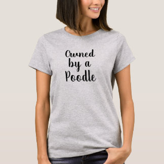 Im Besitz eines Poodle-T - Shirt
