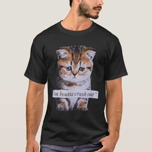 I'm Boutta Crash Out Funny Sarcasm Quotes Meme Cat T-Shirt (Vorderseite)