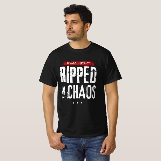Im Chaos-Savage-Instinkt-T - Shirt gerissen (Vorne ganz)