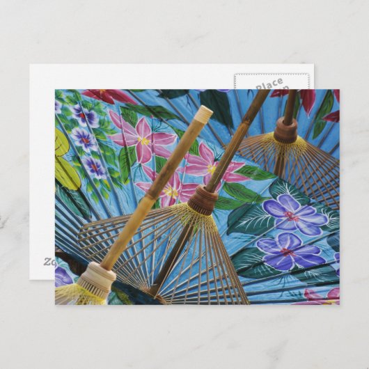 Im Dorf bemalte Regenschirme Postkarte (Vorne/Hinten)