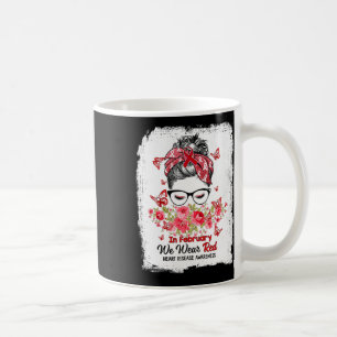 Im Februar tragen wir eine rote Messy Bun Herzerkr Kaffeetasse