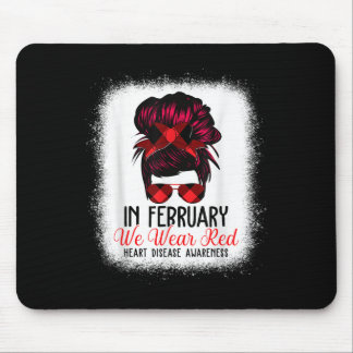 Im Februar tragen wir eine rote Messy Bun Herzerkr Mousepad