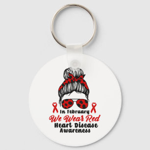 Im Februar tragen wir eine rote Messy Bun Herzerkr Schlüsselanhänger