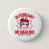 Im Februar tragen wir einen Red Messy Bun - Heart Button (Vorderseite)