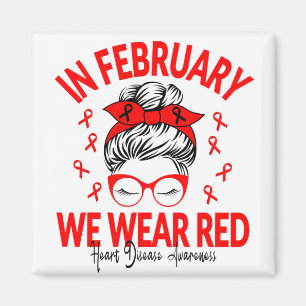 Im Februar tragen wir einen Red Messy Bun - Heart Magnet