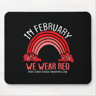 Im Februar tragen wir roten Regenbogen-Herzklappen Mousepad