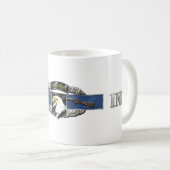 im Flugzeug Abteilung 11B 101. Kaffeetasse (VorderseiteRechts)