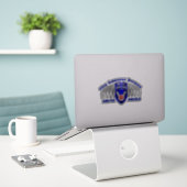 im Flugzeug Abteilung Aufkleber (Laptop auf Schreibtisch)