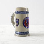 im Flugzeug Abteilung Bierglas (Vorderseite Links)