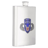 im Flugzeug Abteilung Flachmann (Rechts)