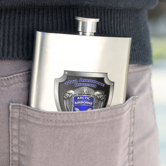 im Flugzeug Abteilung Flachmann (Beispiel)