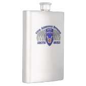 im Flugzeug Abteilung Flachmann (Rechts)