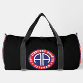 im Flugzeug Abteilung "Veteran" Black Duffle Bag (Rückseite)
